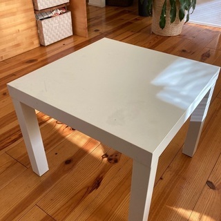 IKEAの白いサイドテーブル　まとめて8個