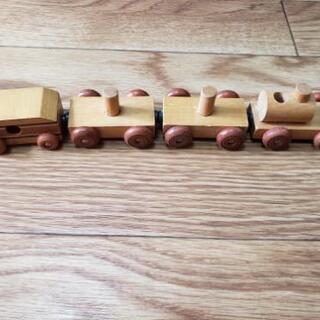 木製おもちゃ　機関車　列車