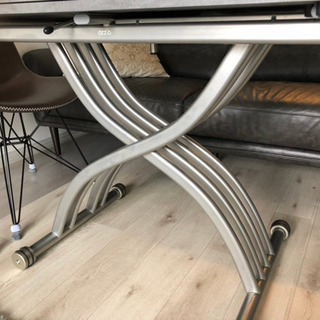 サリスカンディ　ガス圧昇降式リビングテーブル　使用一年程度