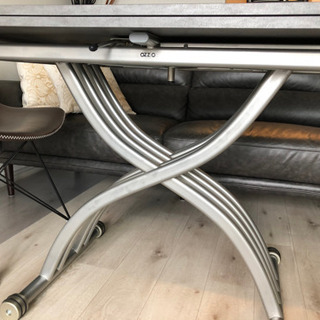 サリスカンディ　ガス圧昇降式リビングテーブル　使用一年程度