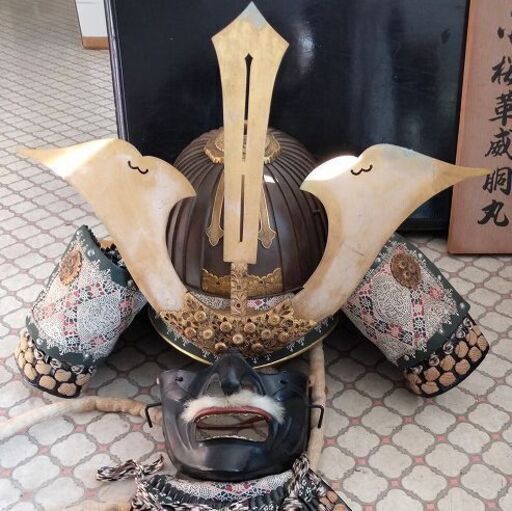 甲冑（兜と鎧）　等身大の精巧なレプリカ（重厚）
