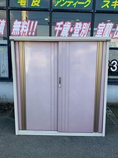 【苫小牧バナナ】TAKUBO/田窪工業所  物置 グランプレステージ 棚板付き 収納庫 ホワイト系