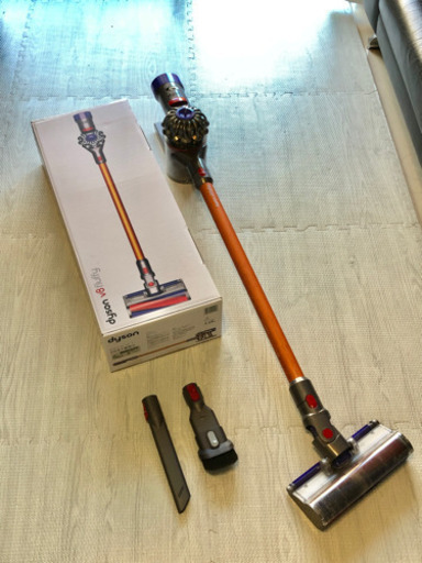 受け渡し予定者あり★ダイソン v8 fluffy ★ Dyson 中古