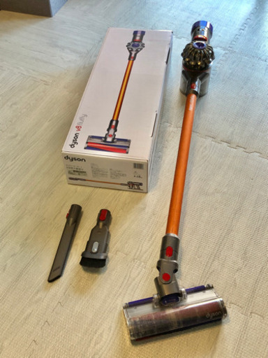 受け渡し予定者あり★ダイソン v8 fluffy ★ Dyson 中古