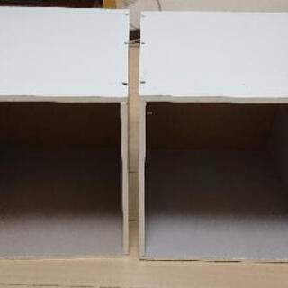 白 正方形の木製ボックス