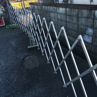 仮設材　伸縮ゲート