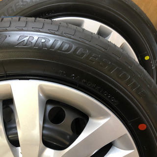 車のパーツ 新品　現行　ホンダ　フィット　純正　タイヤホイールセット　15インチ