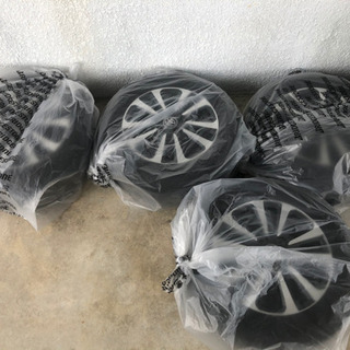 値下げしました！トヨタ エスクァイア 後期 純正アルミホイール スタッドレスタイヤ (スノータイヤ) ZWR80純正  ノア ヴォクシー 流用