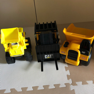 CAT ダンプカー　フォークリフト　他