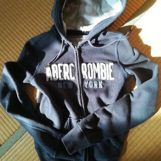 【ネット決済】Abercrombie&Fitch　中古パーカー