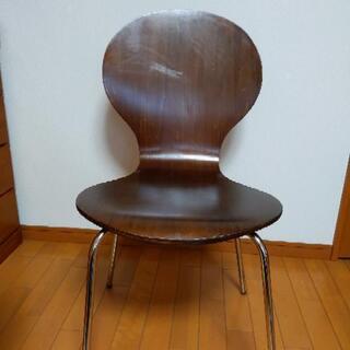 木製の椅子2脚
