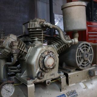 14キロ高圧エアーコンプレッサー 3気筒