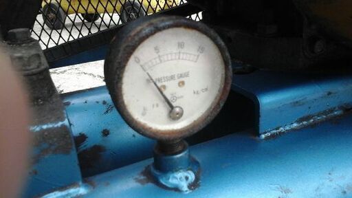 コンプレッサー 実働 ❢❢ イワタ製のエンジンタイプ ❢❢ 電源がない