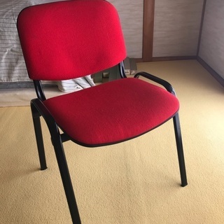 布貼りの椅子