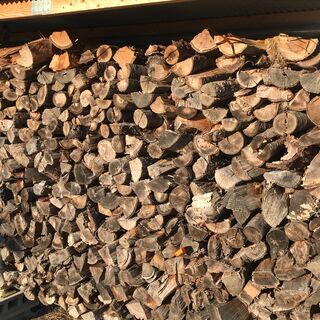 薪ストーブ 薪割済のほとんど桜と2～3本のクルミ薪 1