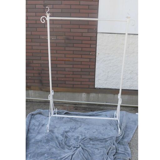 JM8587)おしゃれなデザインのハンガーラック ホワイト 幅:約108cm 高さ:約150cm 奥行:約49cm 中古品【取りに来られる方限定】