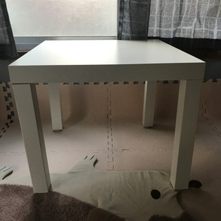 IKEAのテーブルです。