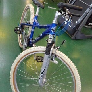 店舗同時販売中】GT MTB マウンテンバイク カラータイヤ【店頭ご来店