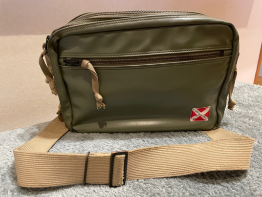 吉田カバン　ラゲッジレーベル　LUGGAGE LABEL ショルダー　赤バッチ