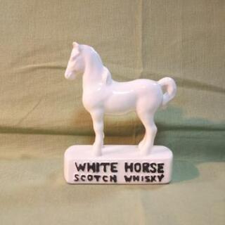馬の置物(white horse)