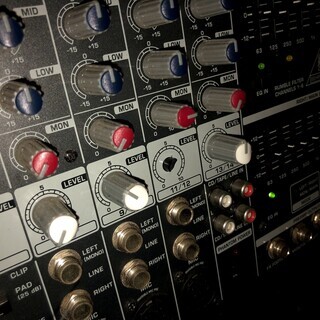 BEHRINGER PMP2000 14CH