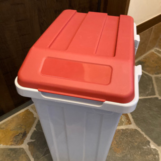ゴミ箱　27ℓ 赤色