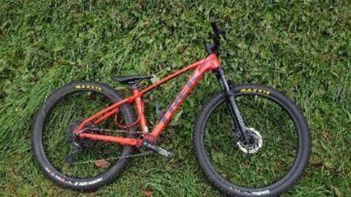 TREK エクスキャリバー8