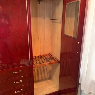 株式会社　北谷　合板を小羊の皮で包んだ最高級家具