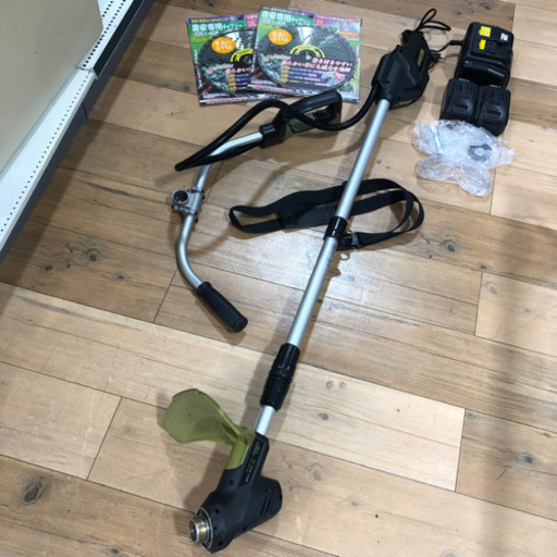美品‼︎   お買得　オススメ　目玉商品　充電式　草刈り機　替え刃2枚　バッテリー2個　セット　早いもの勝ち