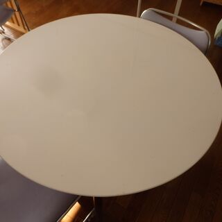 白の丸テーブル　”値下げ2,800円⇒1,800円”