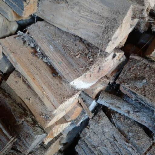 引き取り限定。薪大量。 薪・19〜20日引き取り限定