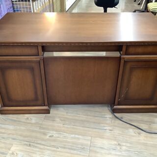 ヨーロピアンアンティーク調のデスク入荷しました！