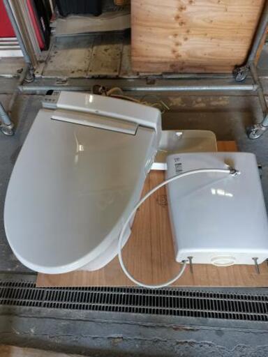 LIXIL　トイレ一式　17年製