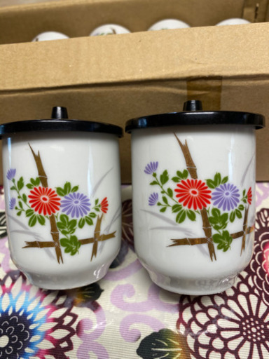 菊の花の小さな湯呑みセット