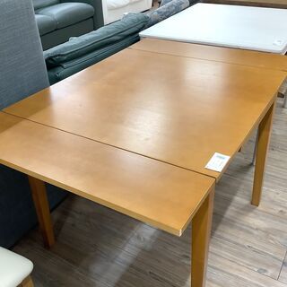 可動式でお部屋に合った大きさに！ニトリのダイニング３点セットです。