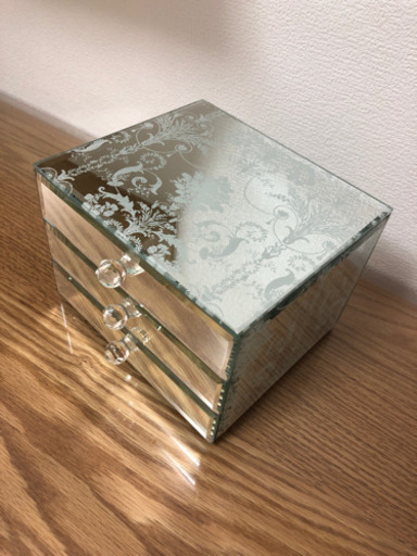 再お値下げ ローラアシュレイ アクセケース