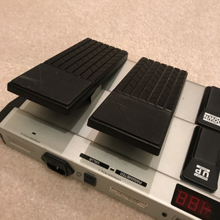 BEHRINGER FCB1010 MIDIフットコントローラー