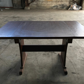 木製テーブル  