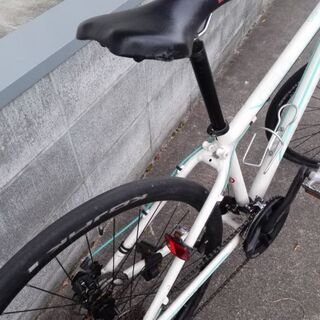 bianchi sport cielo クロスバイク 24段変速 フロントサス 26インチ 白 配送無料