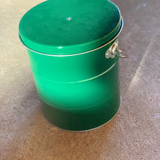 緑色のバケツ型保存容器です‼️米櫃代わりに、使ってました‼️