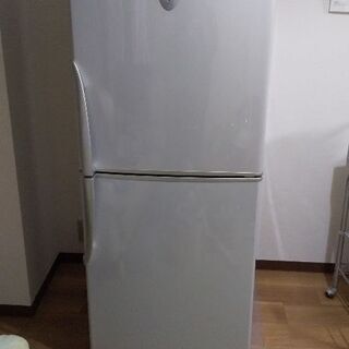 【ネット決済】2004年製品 LG冷蔵庫 244リットル(無料)