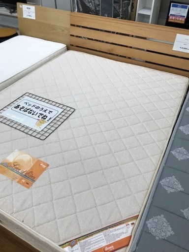 マットレス付きのダブルベッド！