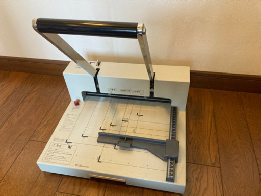 裁断機 plus-513l。Amazonの最安中古品の半額