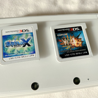 【任天堂3DS】ホワイト【充電ケーブル付き】カセット二個無料でお...