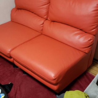 真赤なソファー