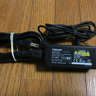 ACアダプター　TOSHIBA ADPV16