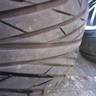 215/35 R19 ラジアルタイヤ 7～8部山