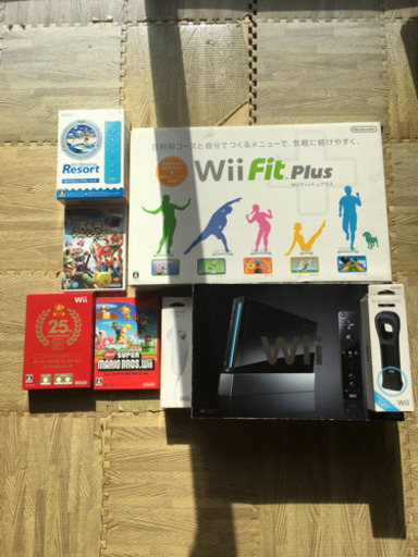 【値下げ！】Wii (黒) + Wii Fit Plus etc セット