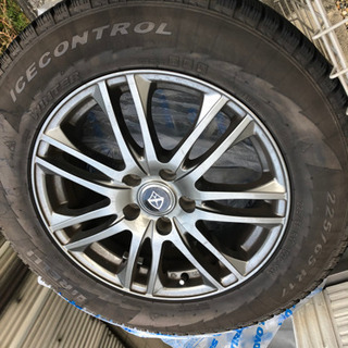 中古スタッドレスセット VELVA 17インチ 225/65R17 