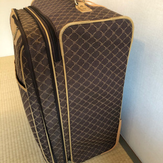 (無料)ピエールカルダンの大型スーツケース